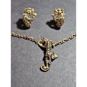 Gold tone cat earring and necklace set